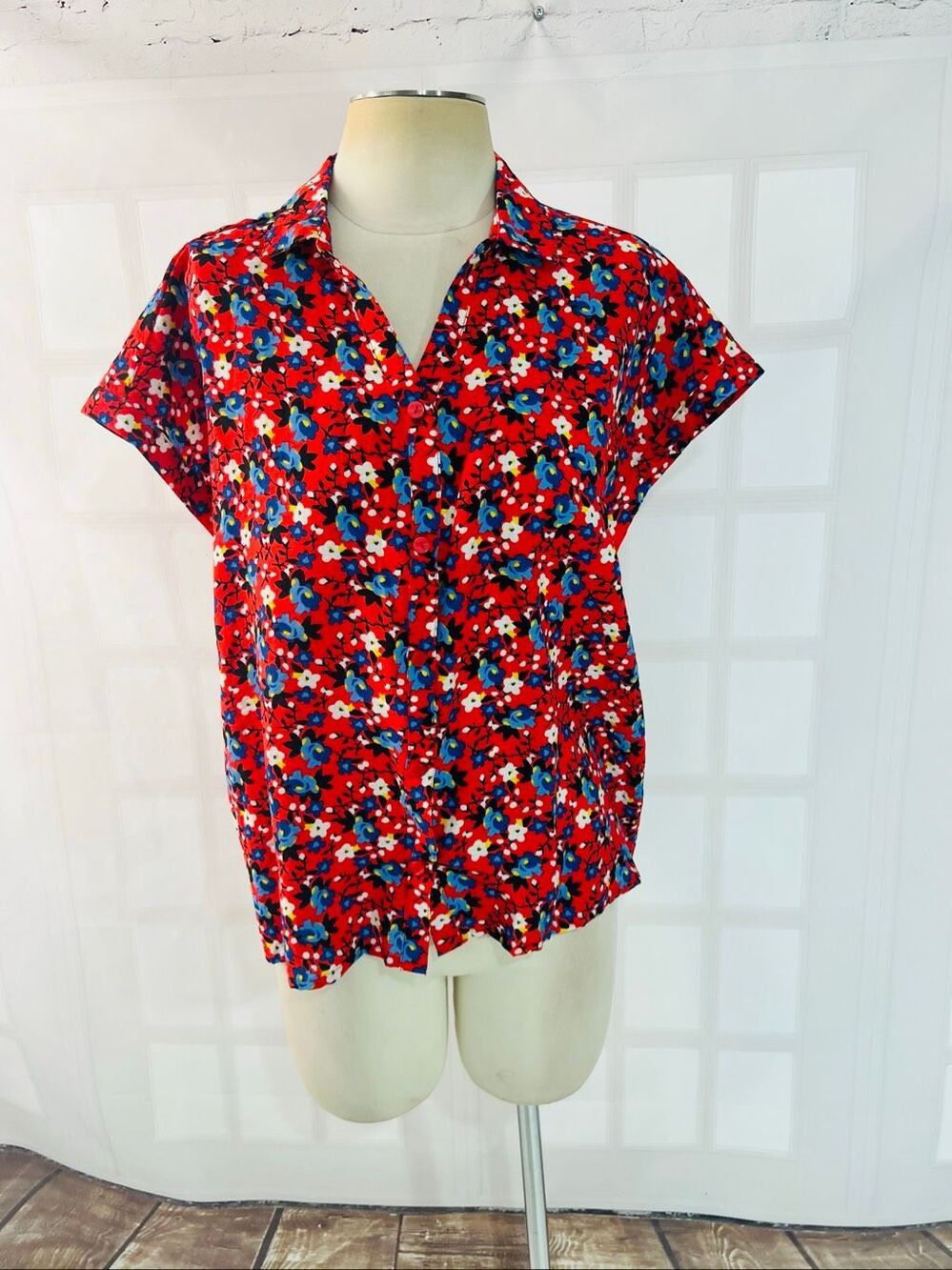Jachs Girlfriend Red Blue Floral Short Sleeve Button Up Blouse Top Size XXL